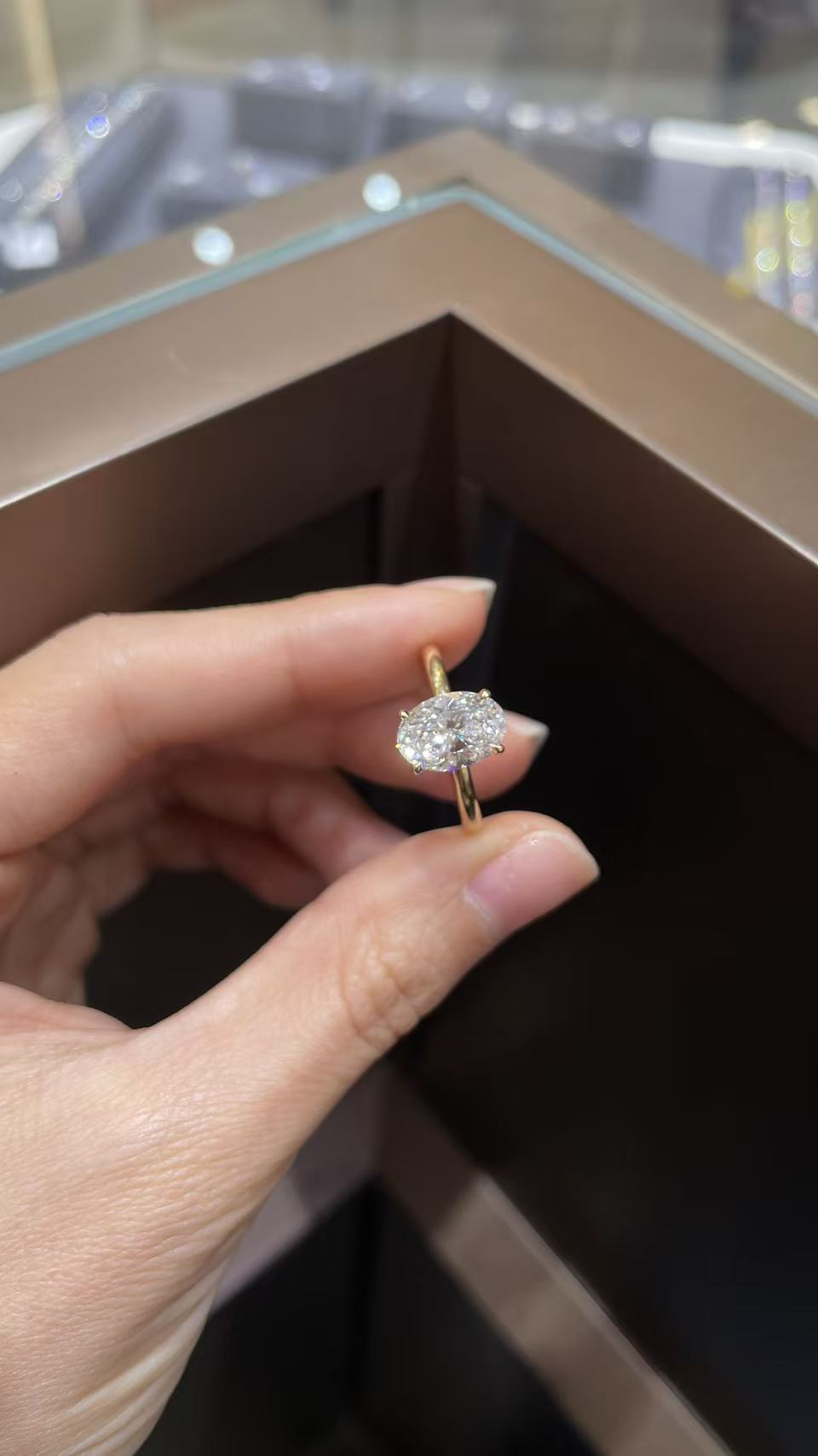 18K Gold Ring Set with 2.05 ct Lab-Grown Oval shape Diamond