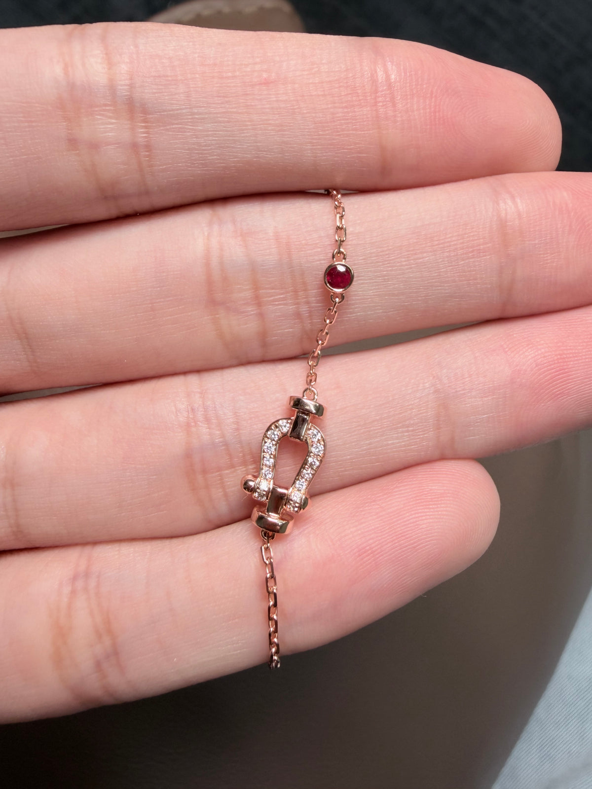 18K Rose Gold Natural Diamond & Ruby Horseshoe Clasp Bracelet,Total Weight 2.24g.
