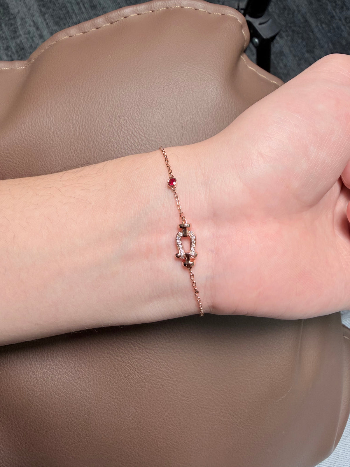 18K Rose Gold Natural Diamond & Ruby Horseshoe Clasp Bracelet,Total Weight 2.24g.