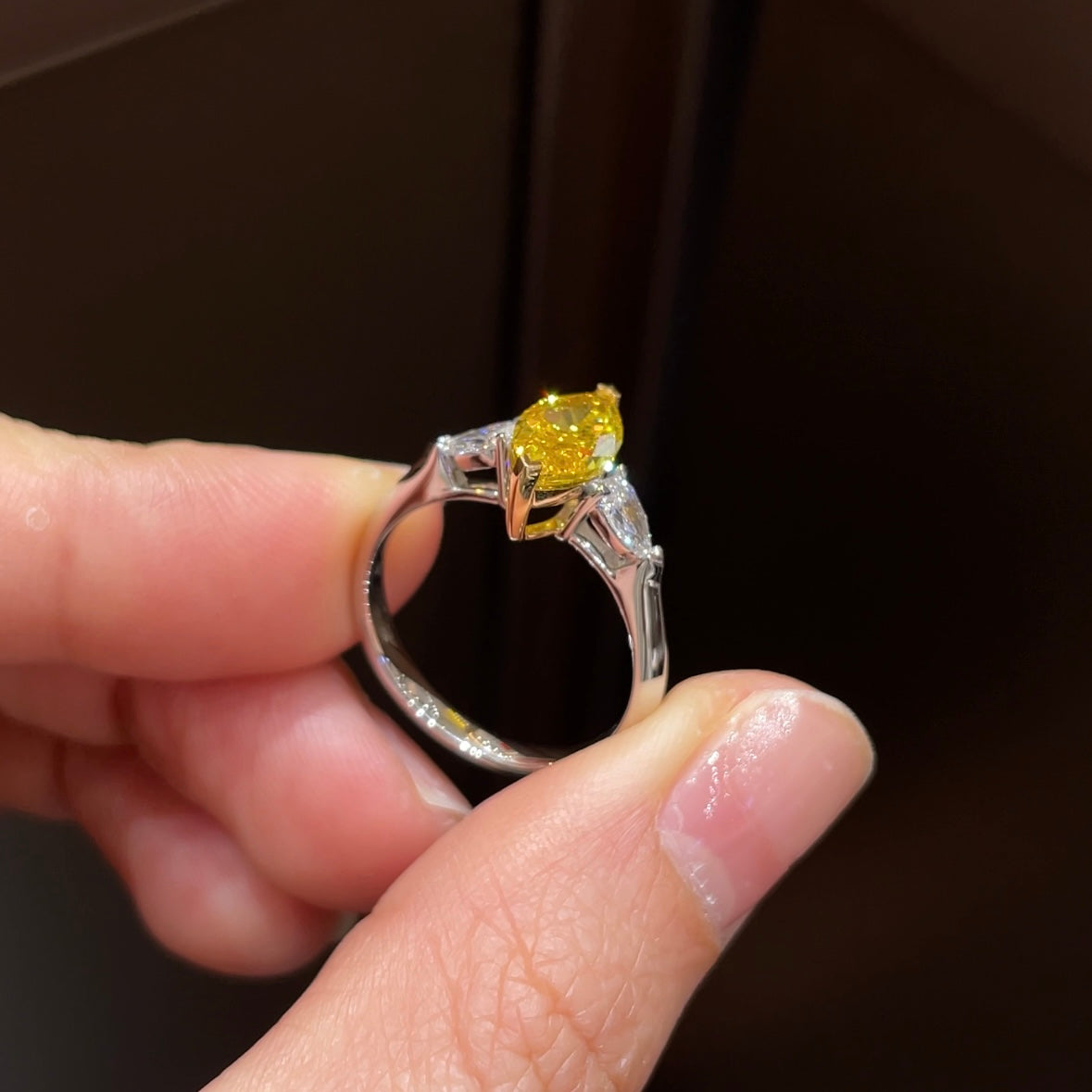 1.27 Ct Marquise Fancy Yellow Diamond Ring with 0.321 Ct Drop Accents - 18K Gold IGI Certified | 3.21g