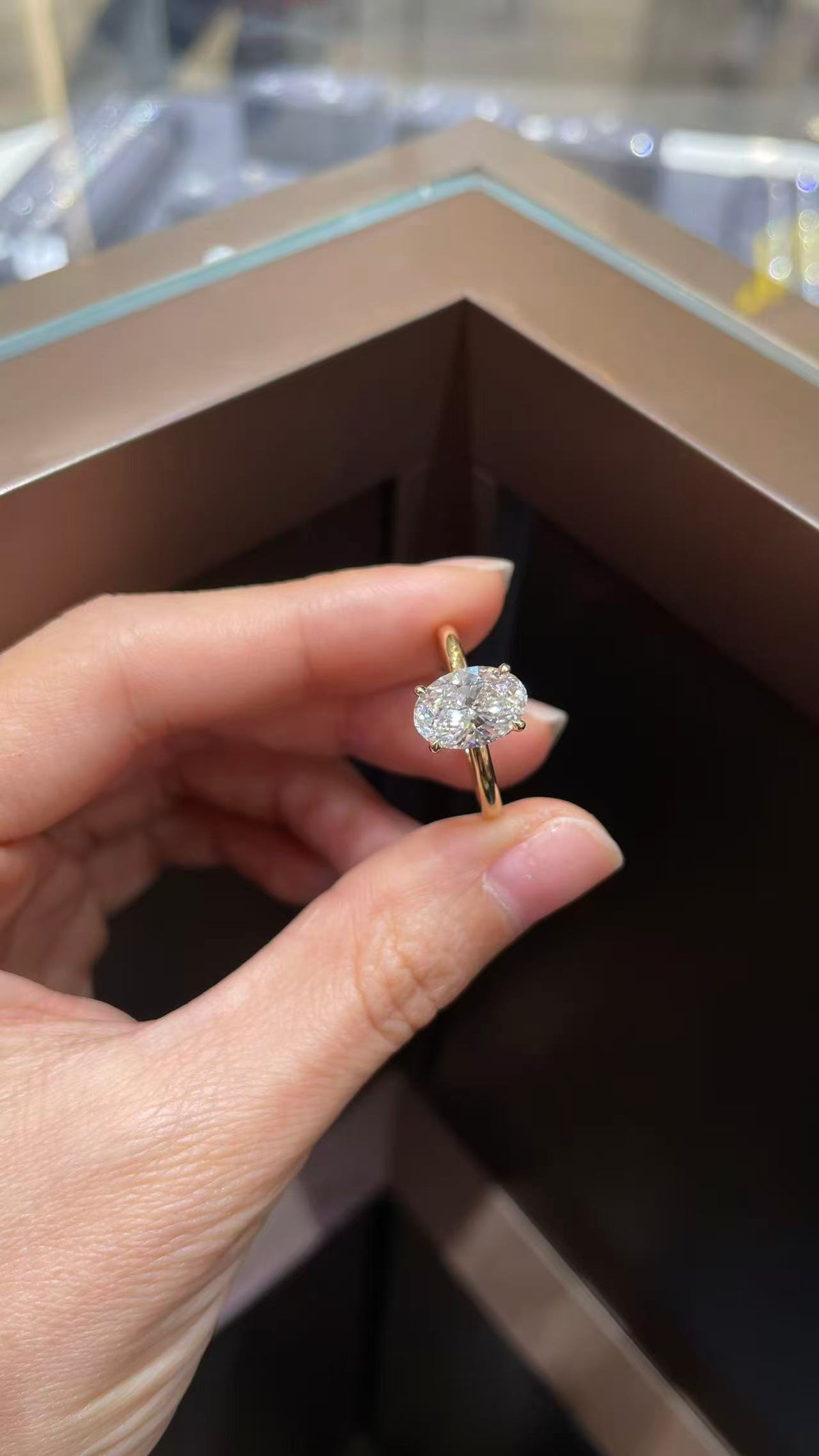 18K Gold Ring Set with 2.05 ct Lab-Grown Oval shape Diamond