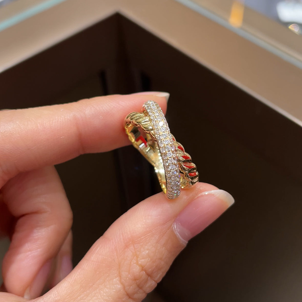 18K yellow gold twisted design lab-grown diamond ring