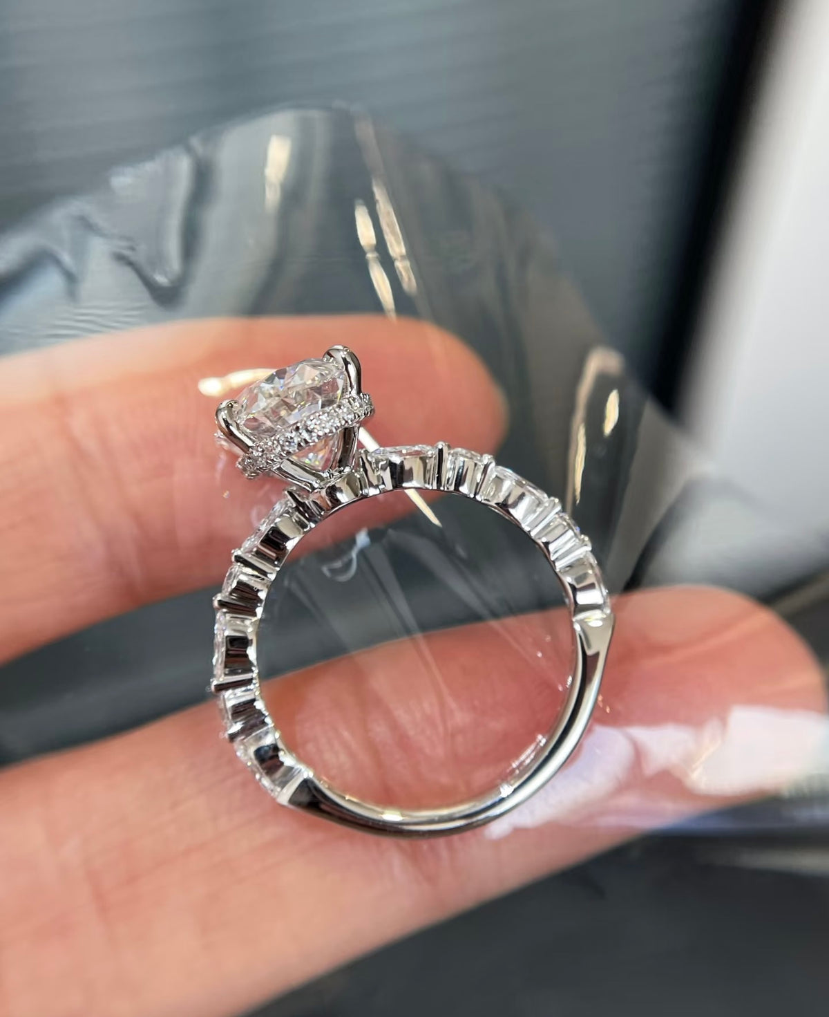 18k Gold 3ct Lab-Grown Oval Diamond Ring