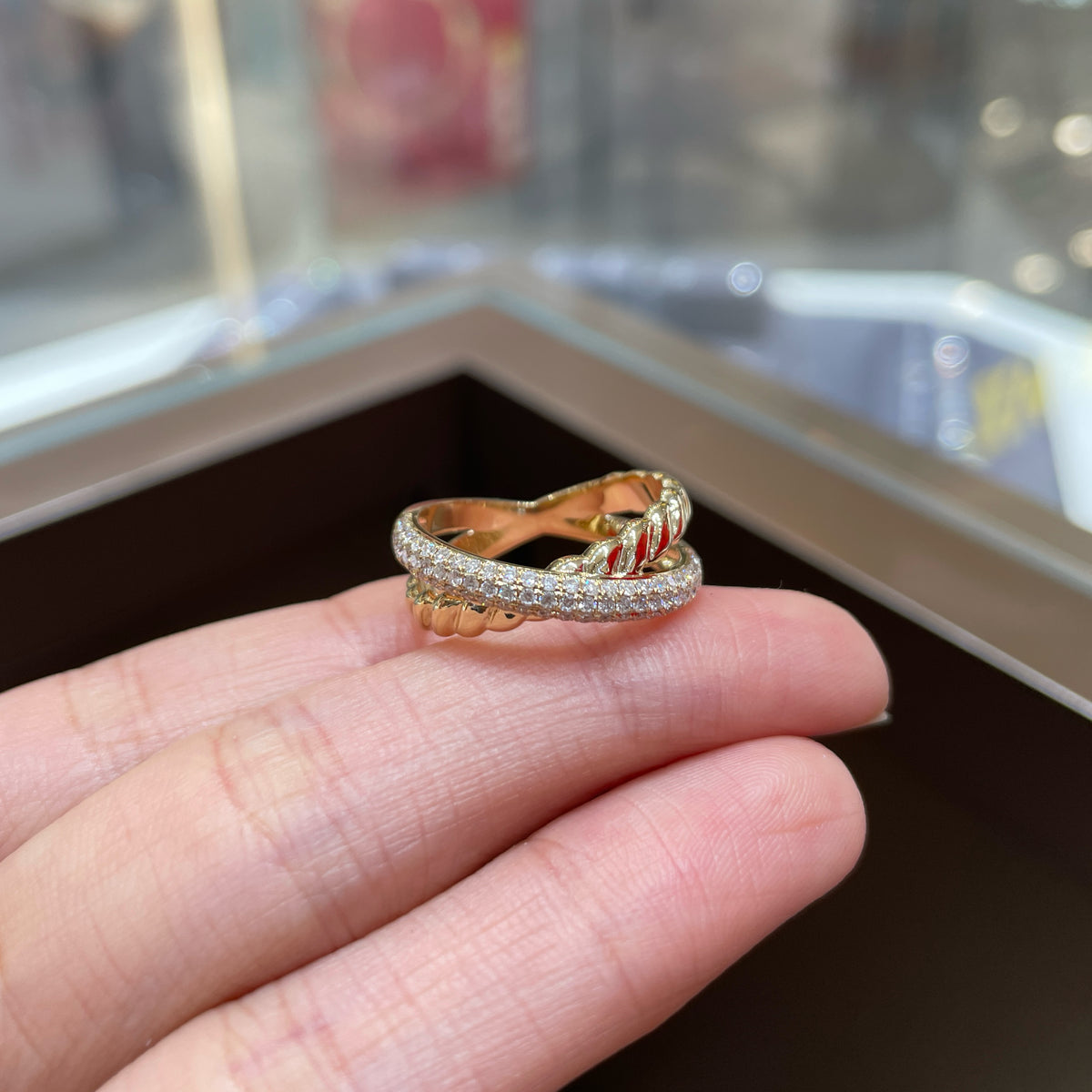 18K yellow gold twisted design lab-grown diamond ring